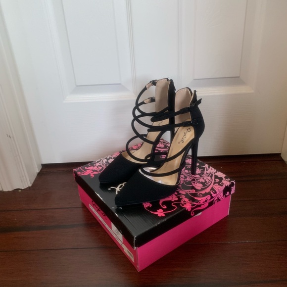 Cute strappy heels - Picture 3 of 8